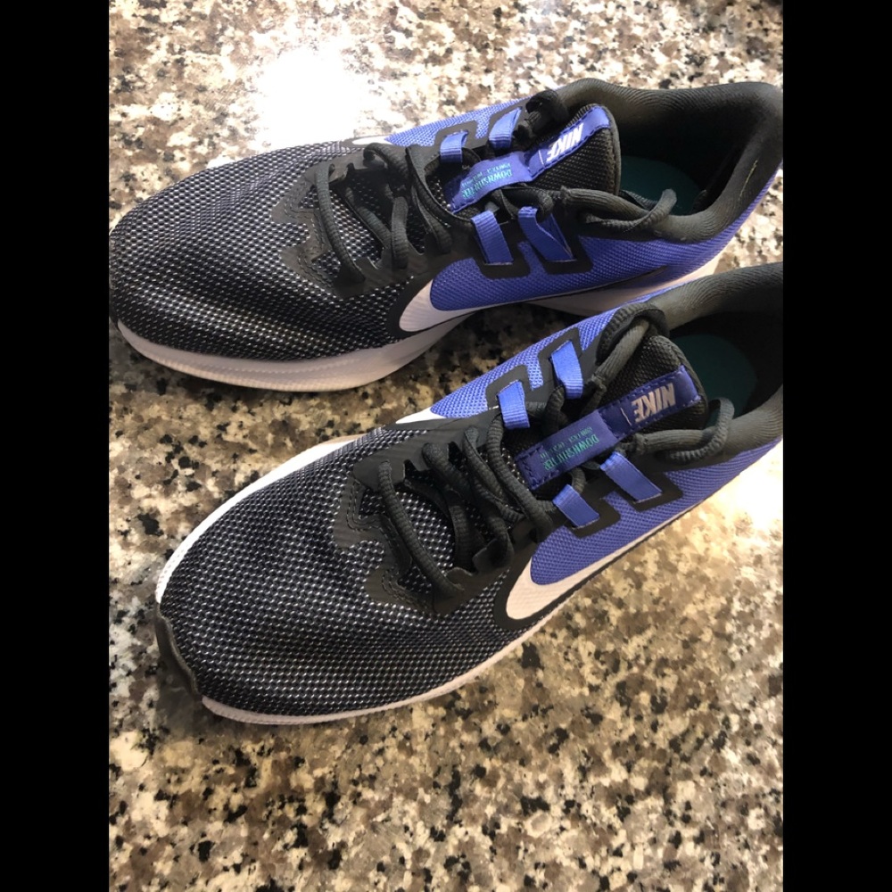 Women’s Nike Downshifter Size 9 New with box 💜
